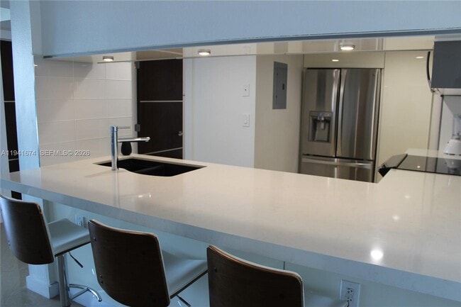 Building Photo - 650 West Ave