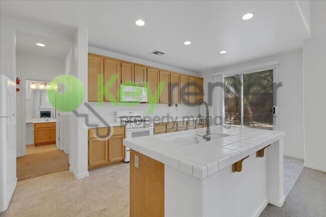 Building Photo - 7956 Robinson Dr