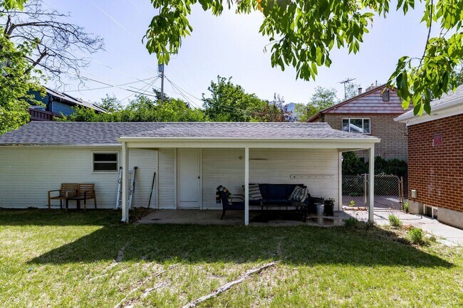 Building Photo - Beautifully Updated 3-Bedroom Home with Modern Upgrades & Spacious Backyard