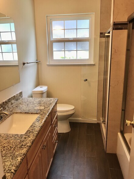 Building Photo - 977 Mangrove Ave