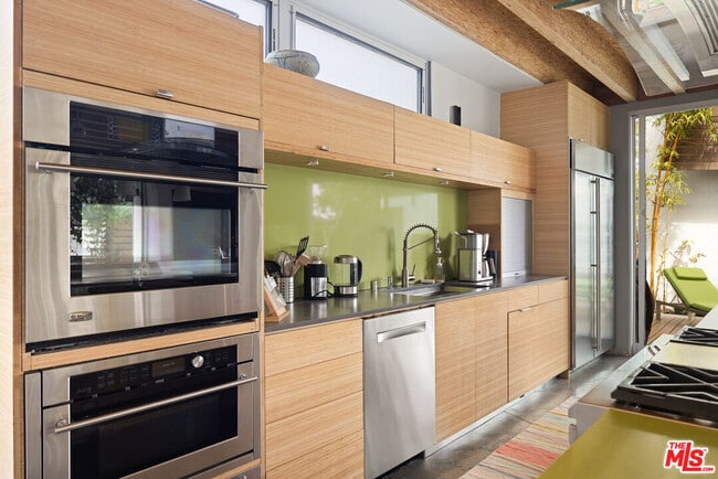 Building Photo - 710 Milwood Ave