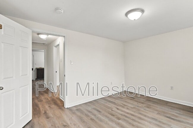 Building Photo - 423 E Washington St