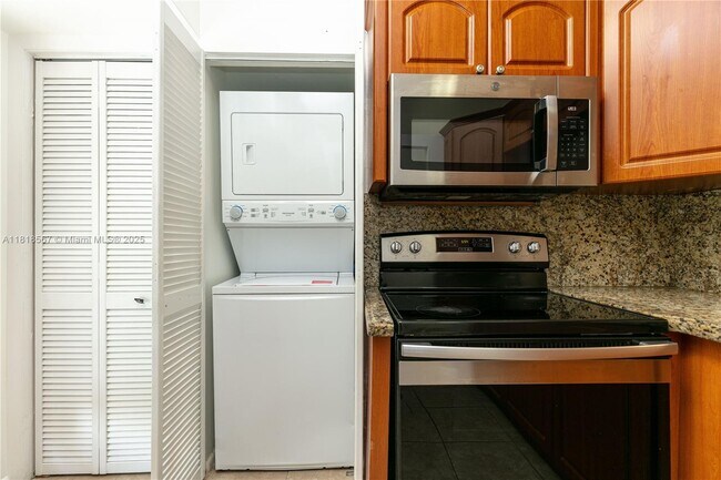 Building Photo - 717 Gardens Dr