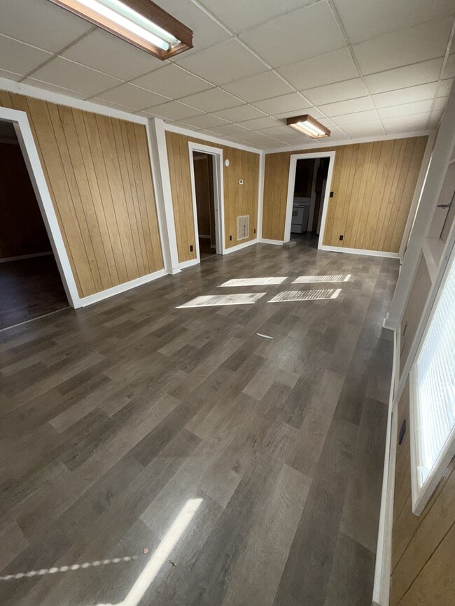 Building Photo - 651 New Brickyard Rd