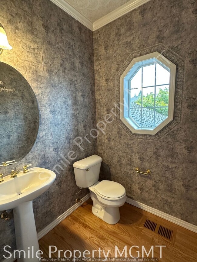 Building Photo - single house