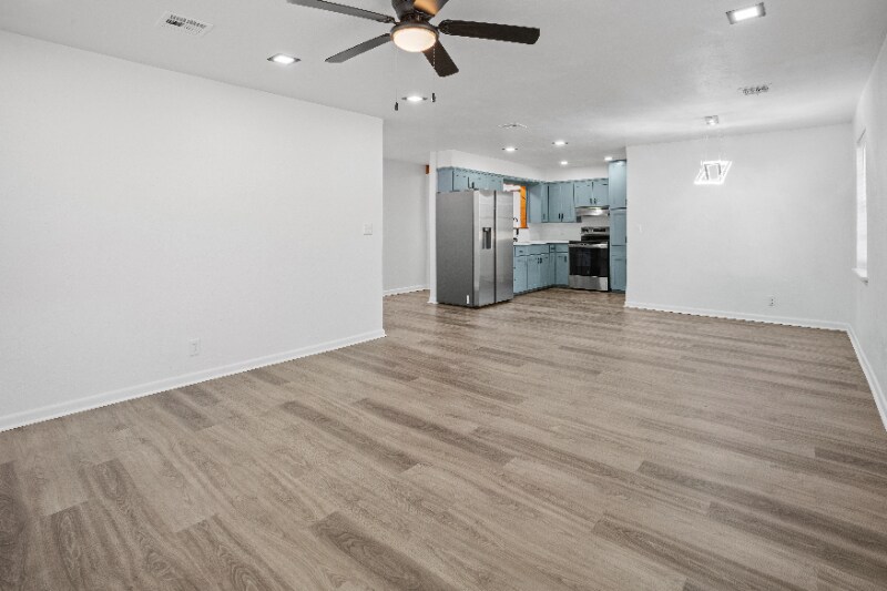 Building Photo - 513 Manor Dr