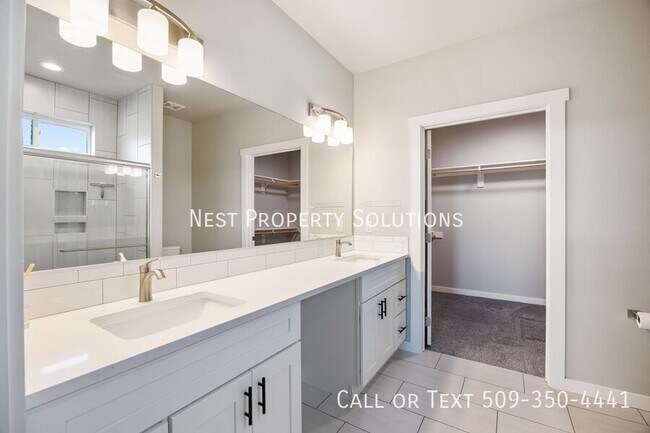 Building Photo - 909 5th Ave NE
