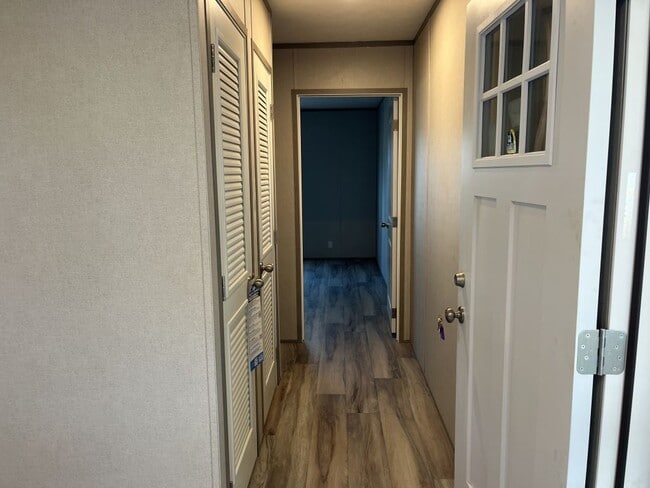 Building Photo - 220 Sequoia Dr