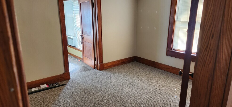 Building Photo - 420 N Main St