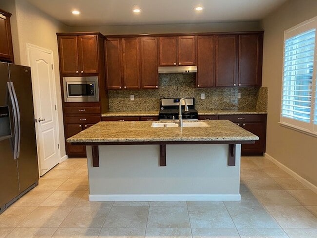 Building Photo - Immaculate Rocklin home- Available 4/15