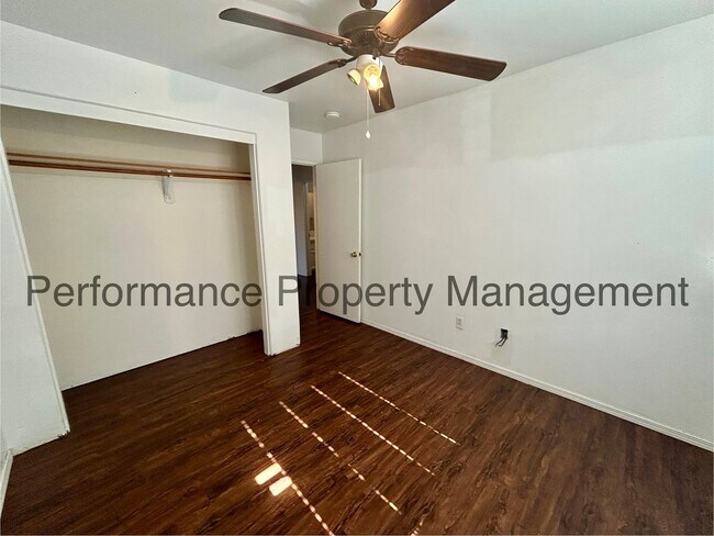 Building Photo - Stunning 5 Bed/2 Bath S Bakersfield Home w...