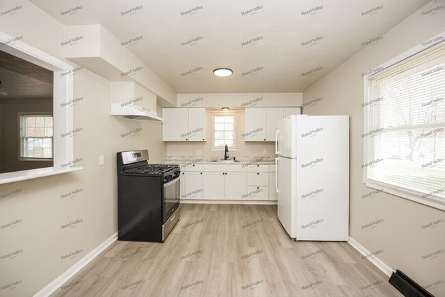 Building Photo - 707 Stanford Ave