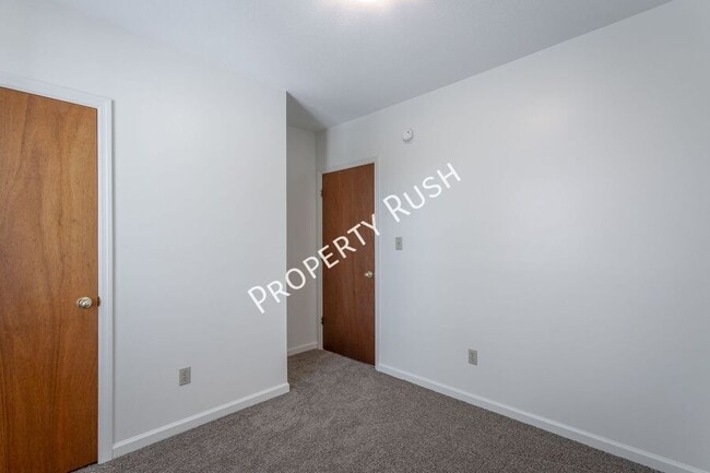 Building Photo - 420 Hedgewood Dr