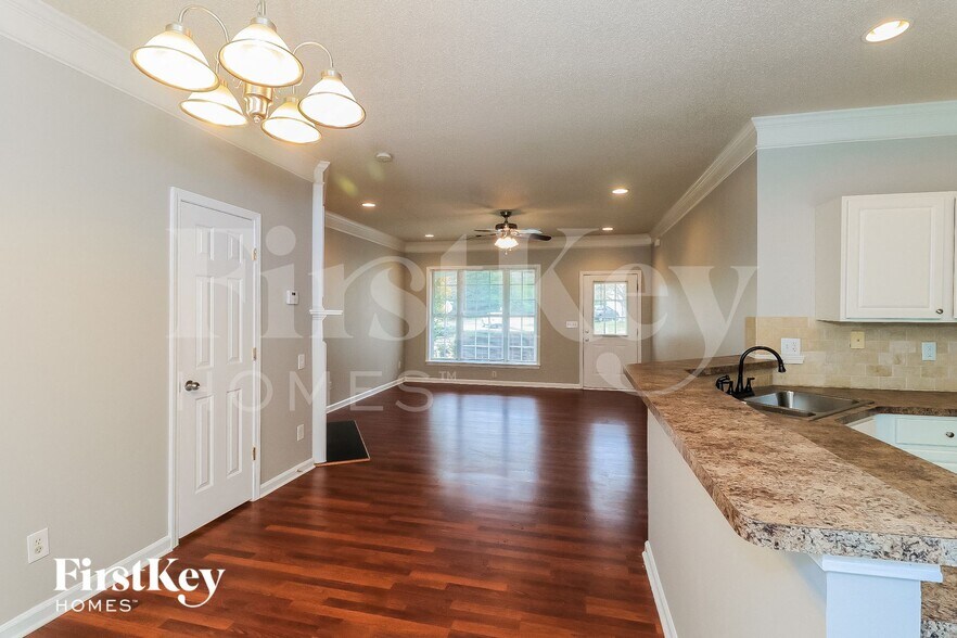 Building Photo - 1658 Heyford Cir NW