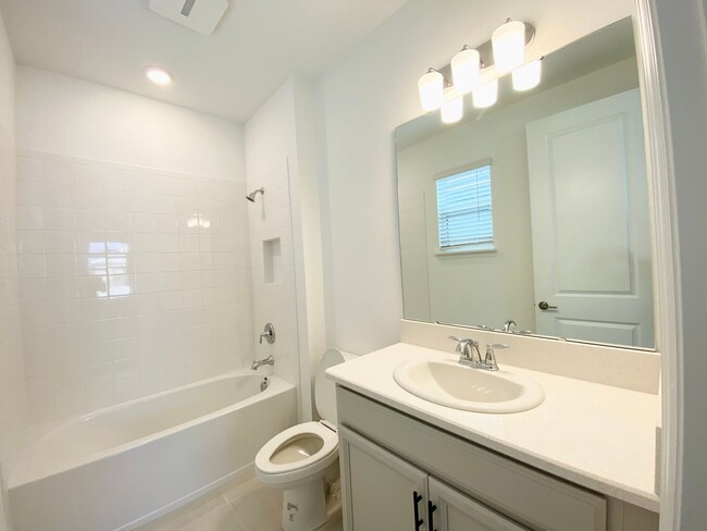 Building Photo - Awesome Home Ready for you in Winter Park