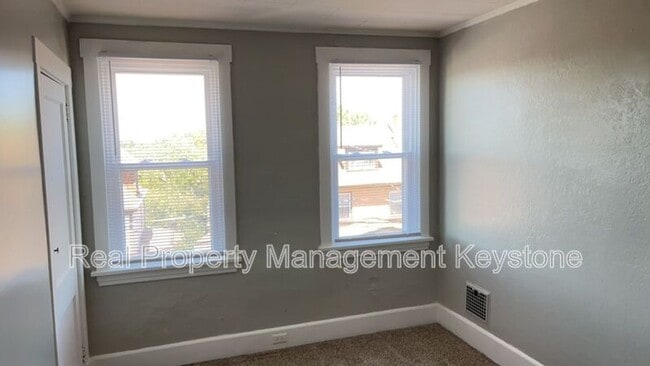 Building Photo - 33 Merritt Ave