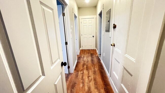 Building Photo - 31 Ridgeway St