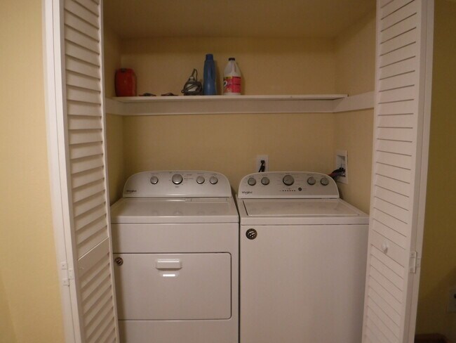 Building Photo - 1053 Park Ave