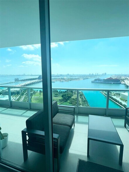 Building Photo - 900 Biscayne Blvd