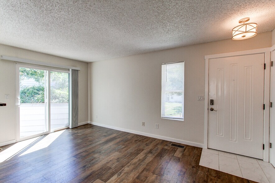 Building Photo - 17093 E Tennessee Dr
