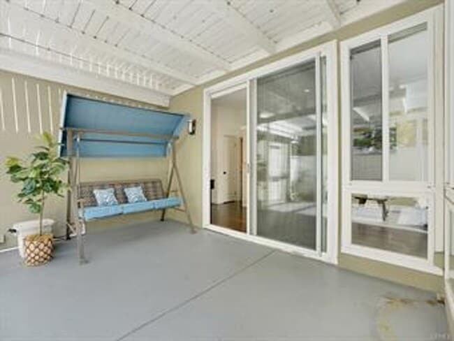 Building Photo - Beautifully Updated Model Home in the Prestigious, highly desirable Woodbridge