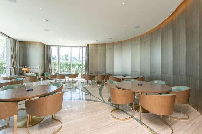 Building Photo - 18975 Collins Ave