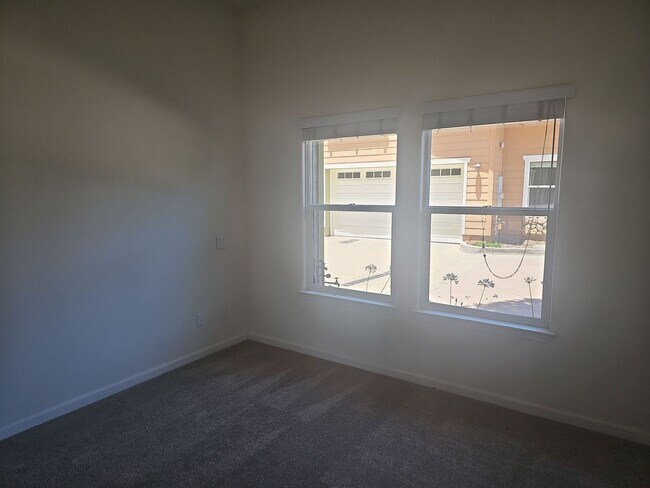 Building Photo - 153 Stenner St