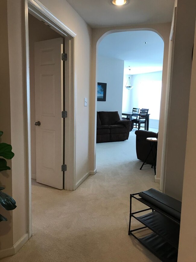 Building Photo - 260 Riverbend Drive 2 Bedroom 2 Bath Condo...