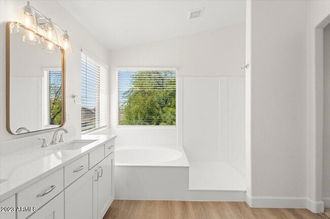Building Photo - 10410 E Morning Star Dr