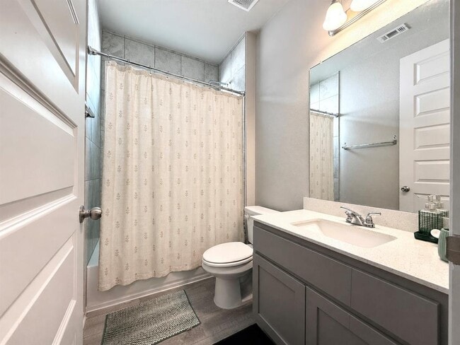 Building Photo - 133 Fabion St