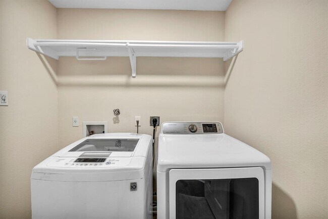 Building Photo - 6806 Thistle Hill Way