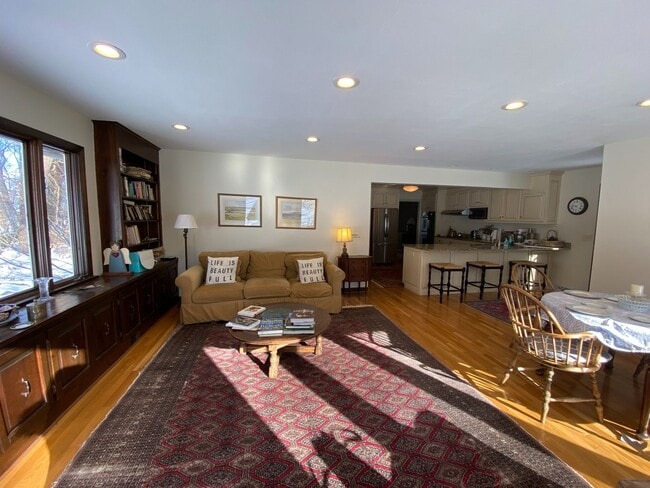 Building Photo - Four Bedroom Single Family Home