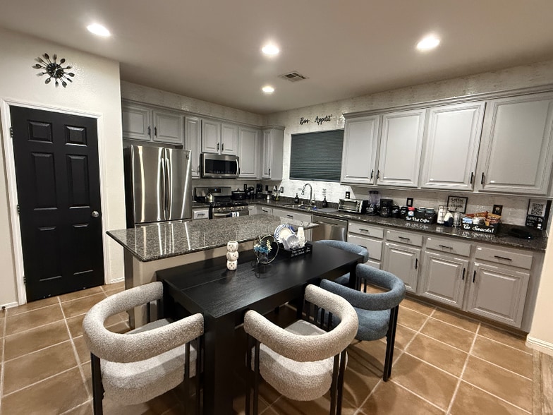 Building Photo - 6717 W Correen Hills Ct