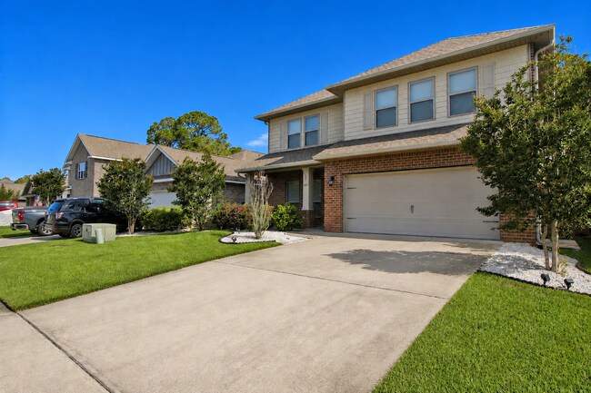 Building Photo - Spacious Pace Home Featuring 4 Bedrooms, 3.5 Baths, Two Living Areas & First-Floor Primary Suite ...