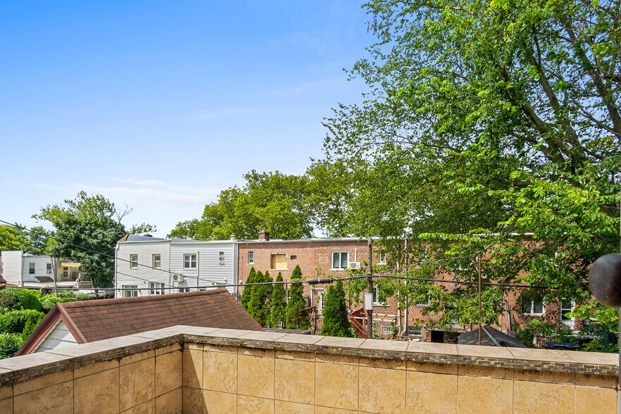 Building Photo - 2066 Batchelder St