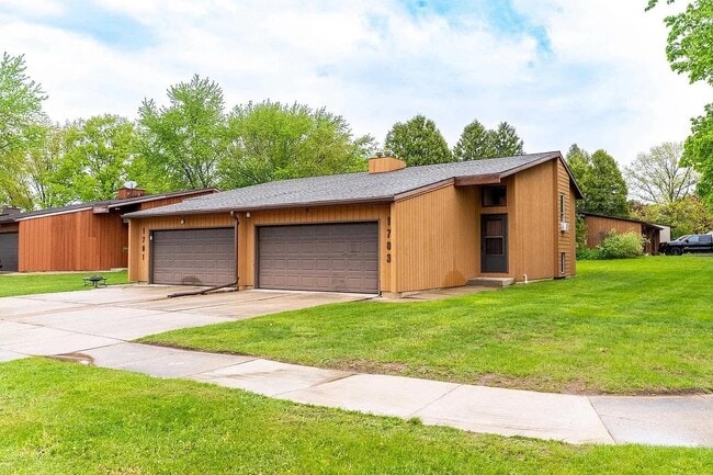 Building Photo - 1701 Saint Agnes Dr