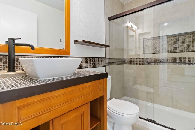 Building Photo - 646 Via Colinas