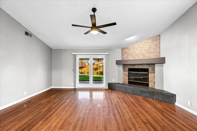 Building Photo - Lovely 3 Bedroom/2 Bath Home Located in Lodi Ca