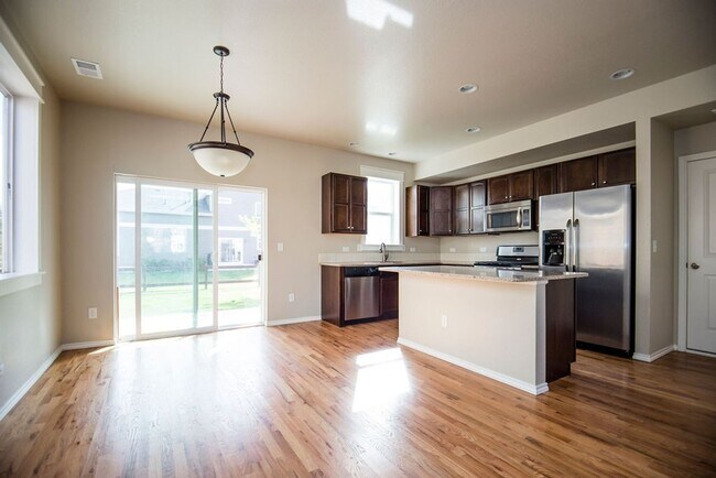 Building Photo - Spacious 3 Bedroom Single-Family Home with Modern Features