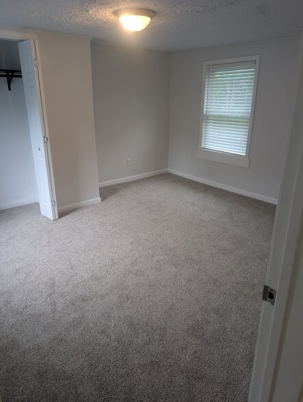 Building Photo - 447 Toytown Rd