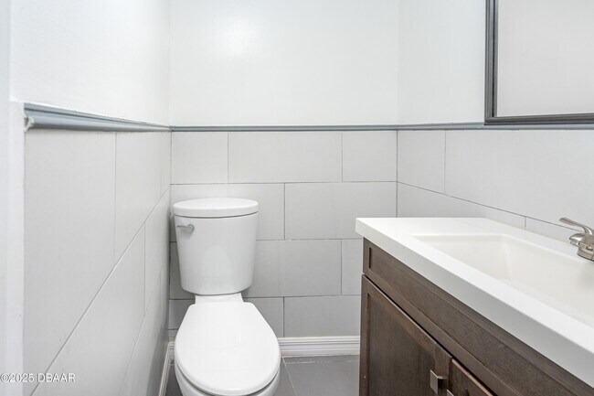 Building Photo - 144 S Halifax Ave