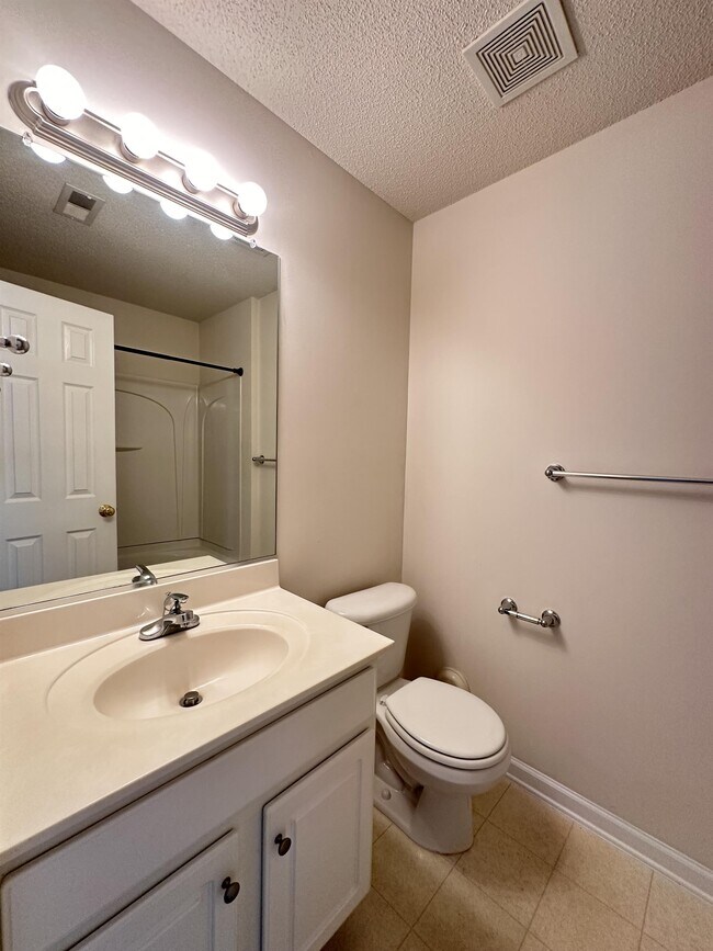 Building Photo - 6112 Hedgecock Cir