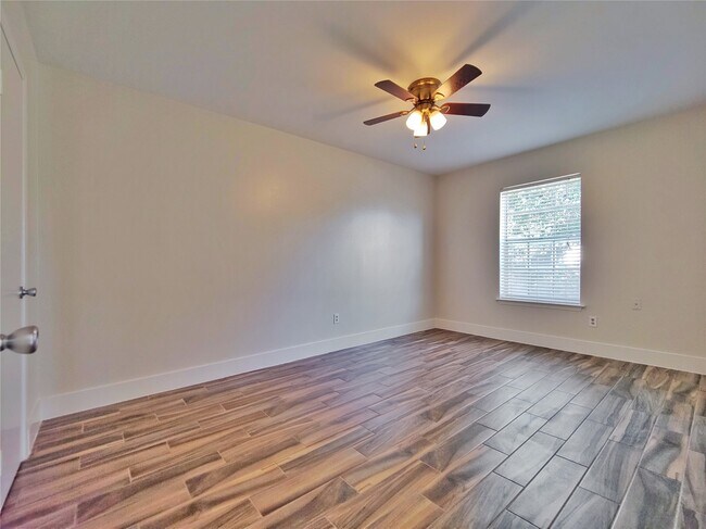 Building Photo - 600 19th St