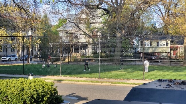 Building Photo - 135 Pleasant St