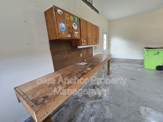 Building Photo - 333 Rose Bud Ln