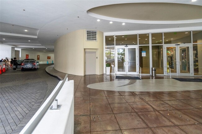 Building Photo - 1750 N Bayshore Dr