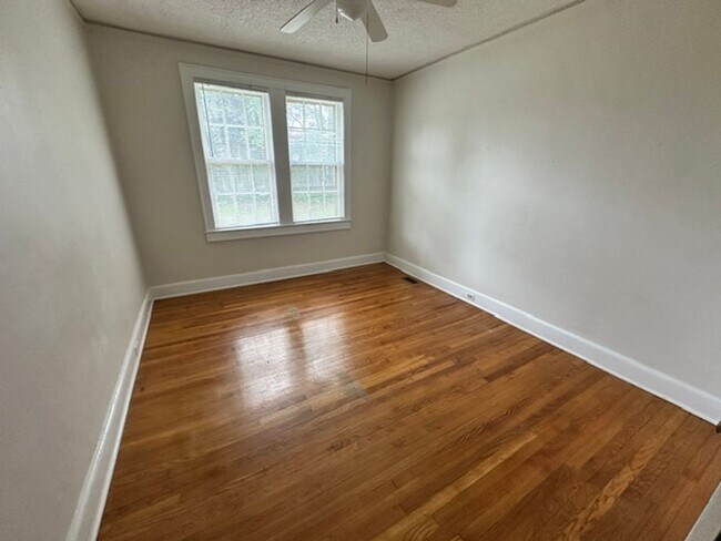 Building Photo - 3401