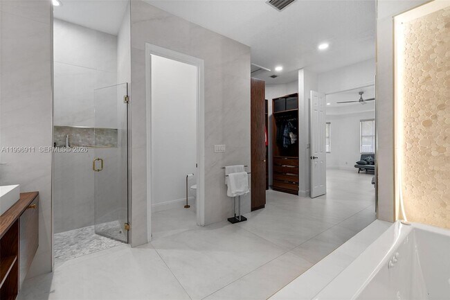 Building Photo - 3870 E Hibiscus St