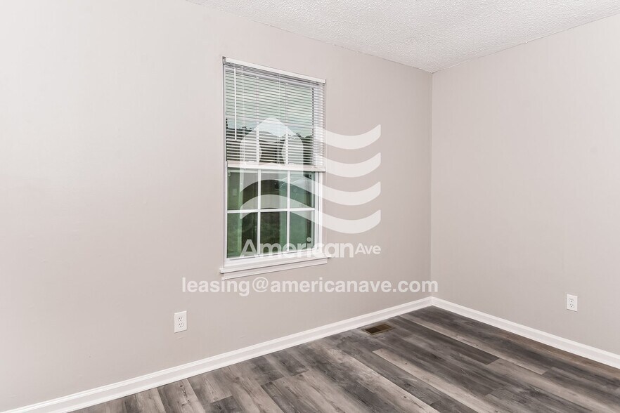 Building Photo - 7254 Pinedale Dr