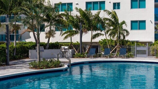 Building Photo - 1900 S Treasure Dr